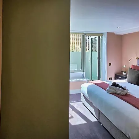 Stylish 4 Bed Close To Centre Casa vacanze